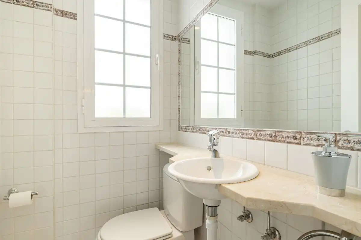 Bathroom of Duplexes for sale in Benahavís  with Air Conditioner, Heating and Terrace