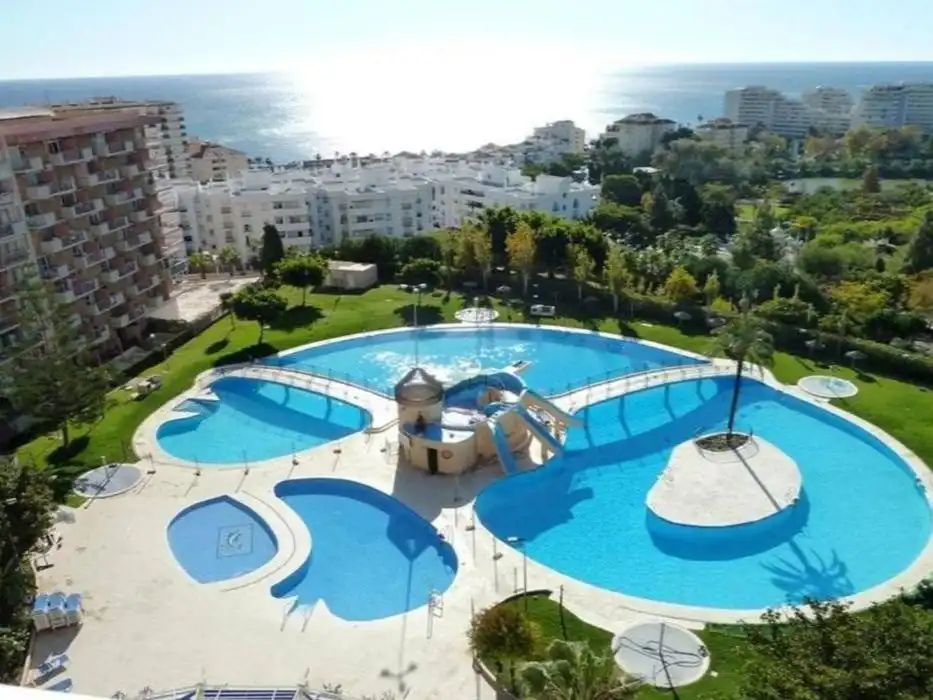 Schwimmbecken von Wohnung zum Verkauf in Benalmádena mit Klimaanlage und Balkon