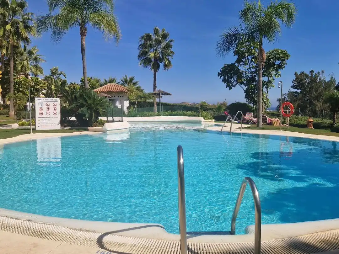 Piscina de Piso de alquiler en Mijas con Aire acondicionado y Terraza