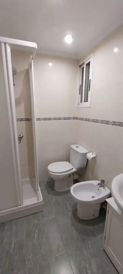 Bathroom of Flat for rent in Valencia  with Furnished, Washing machine and Balcony