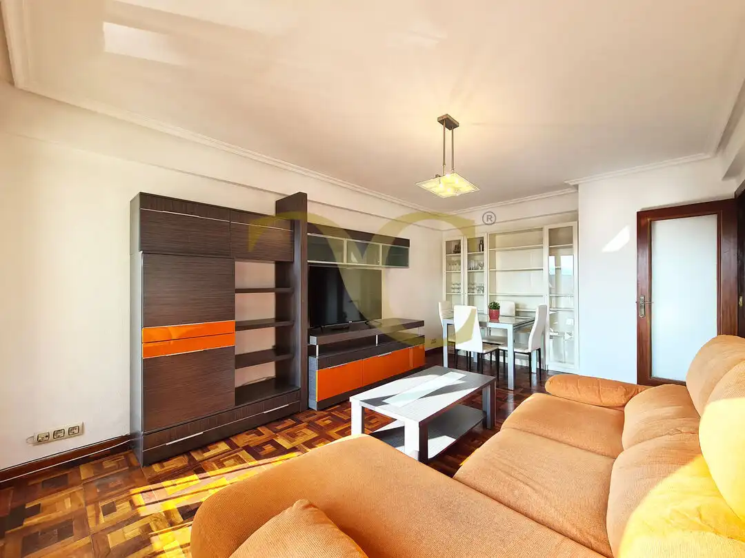 Vista exterior de Piso en venta en Oviedo  con Calefacción, Trastero y Amueblado
