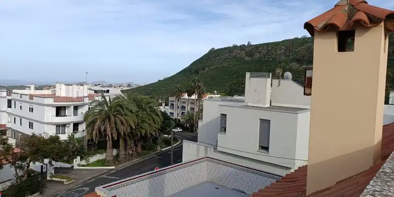Vista exterior de Casa o xalet en venda en Arucas amb Terrassa, Traster i Moblat