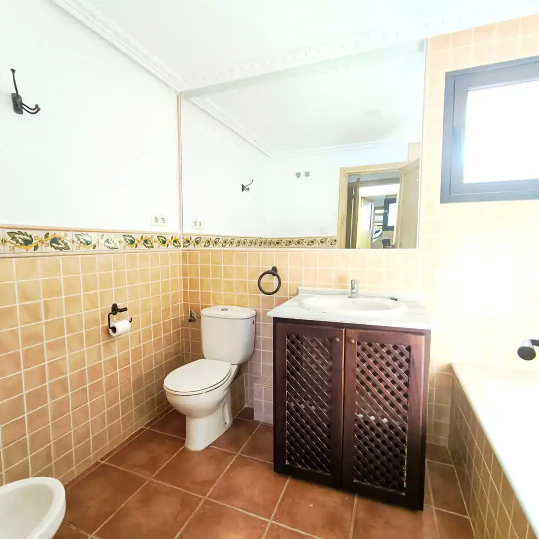 Baño de Apartamento en venta en La Alcaidesa con Terraza y Piscina comunitaria