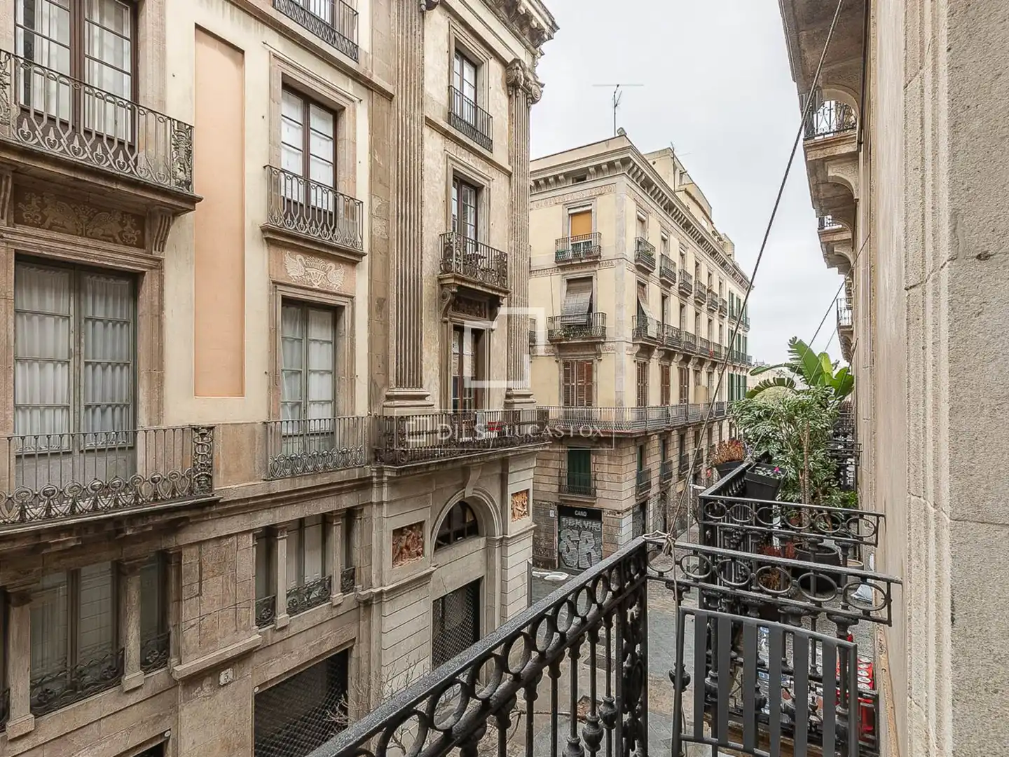 Außenansicht von Wohnung zum Verkauf in Barcelona mit Klimaanlage, Heizung und Möbliert