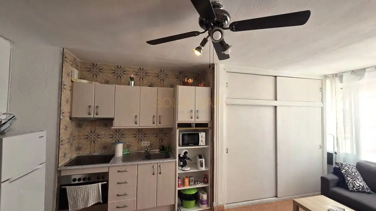 Cuina de Apartament en venda en Torremolinos amb Aire condicionat, Calefacció i Moblat