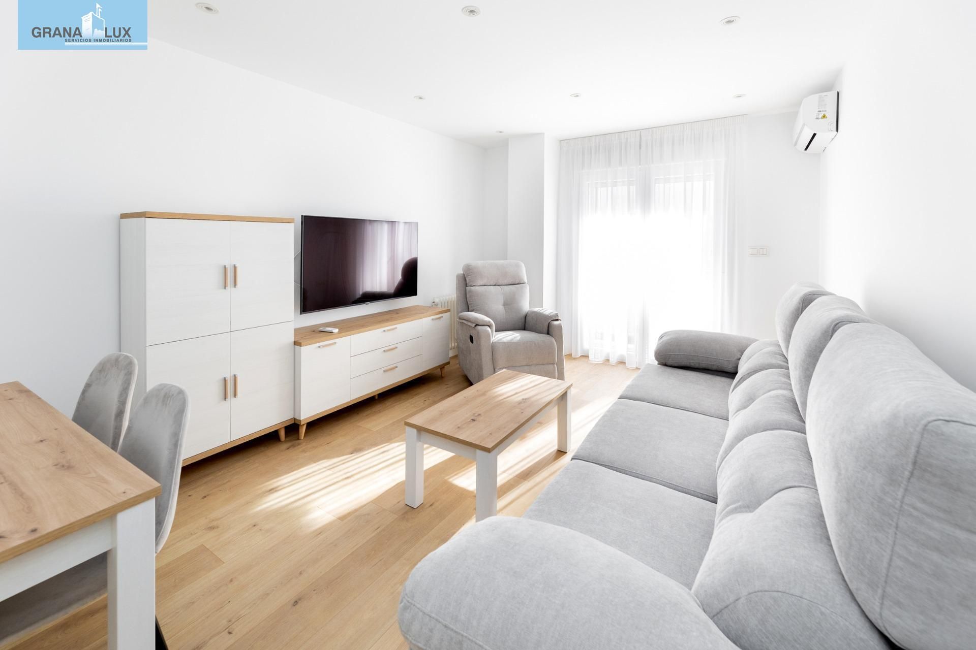 Living room of Flat for sale in  Granada Capital  with Air Conditioner, Heating and Balcony