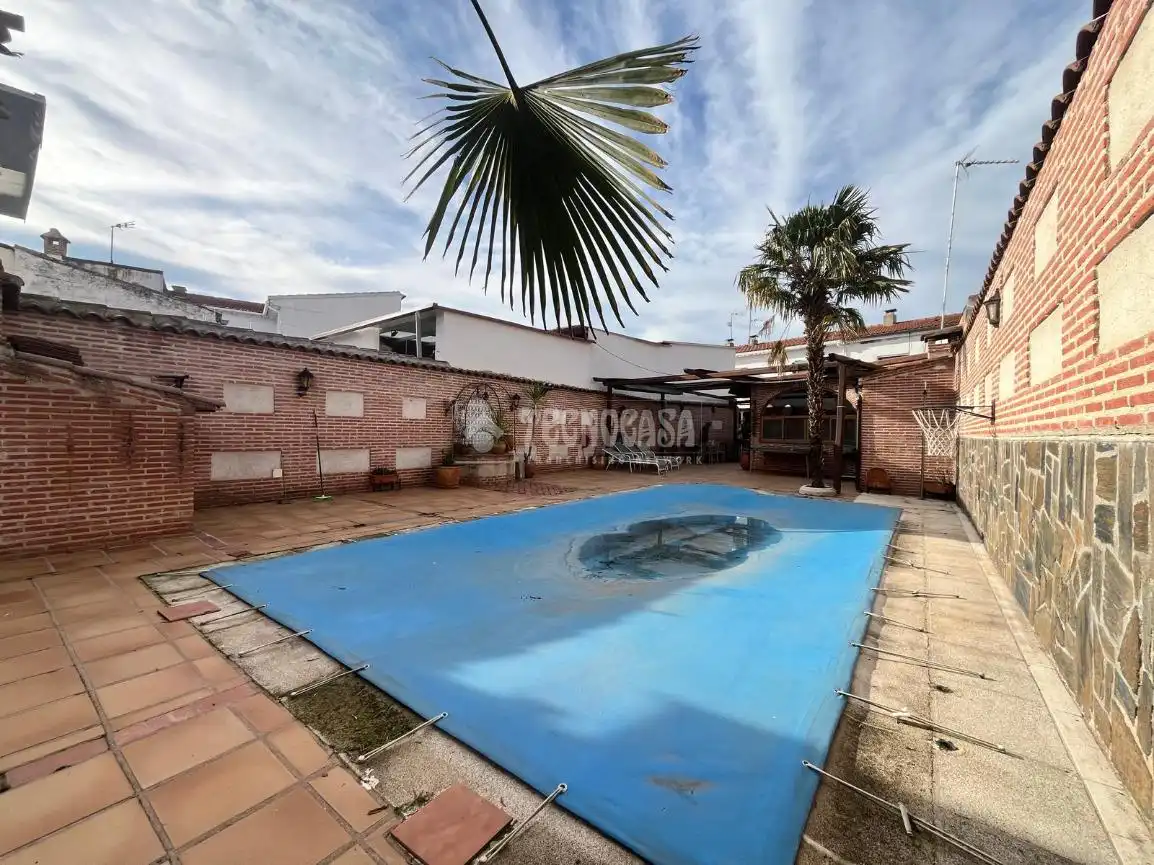 Piscina de Casa adosada en venta en Las Herencias con Calefacción, Piscina y Amueblado