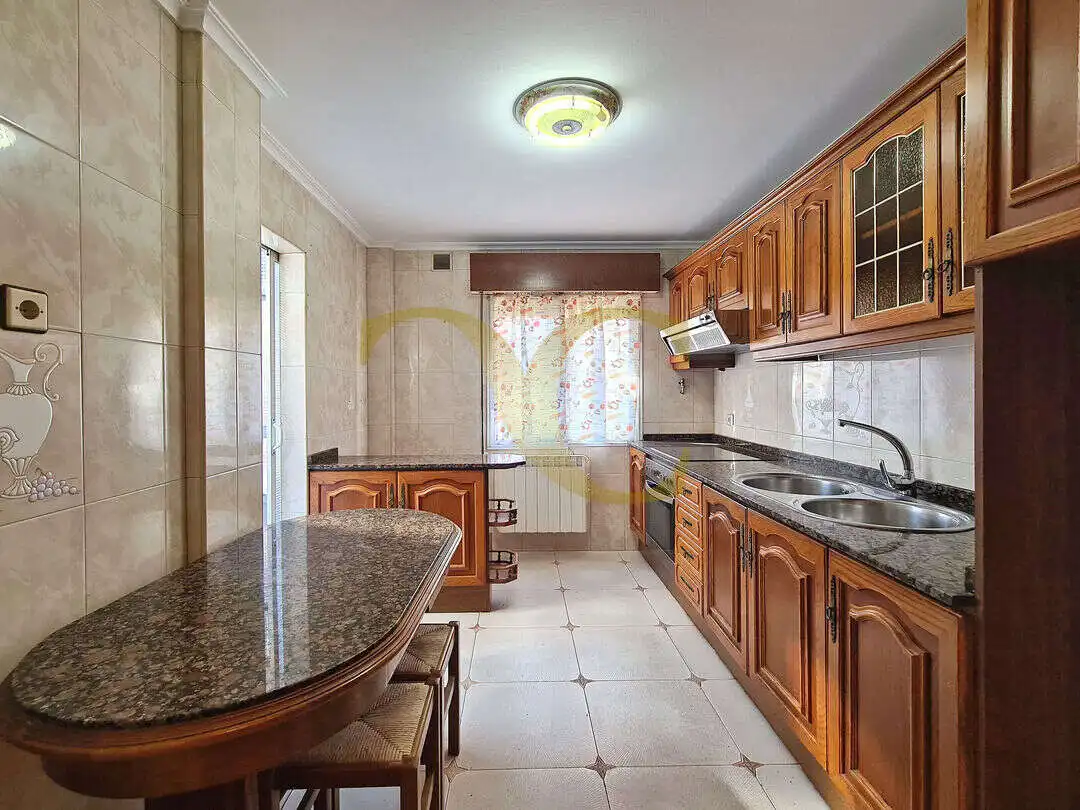 Cocina de Piso en venta en Gijón  con Calefacción, Jardín privado y Terraza