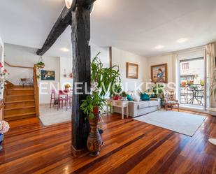 Sala d'estar de Dúplex en venda en Donostia - San Sebastián  amb Aire condicionat, Calefacció i Parquet