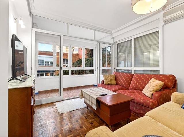 Piso en Venta en C. de Andorra en Canillas