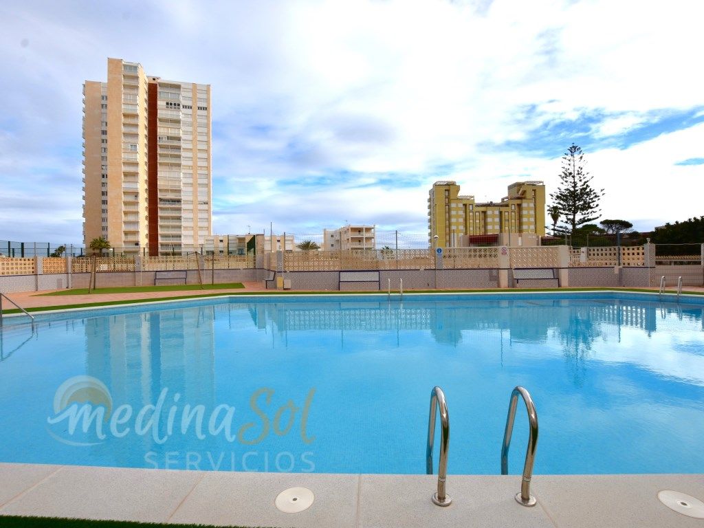 Piscina de Planta baixa en venda en La Manga del Mar Menor amb Jardí privat, Rentadora i Piscina comunitària