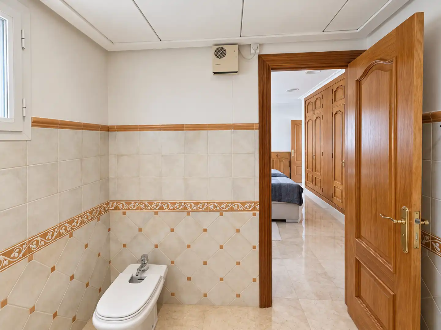 Bathroom of Houses for sale in Son Verí