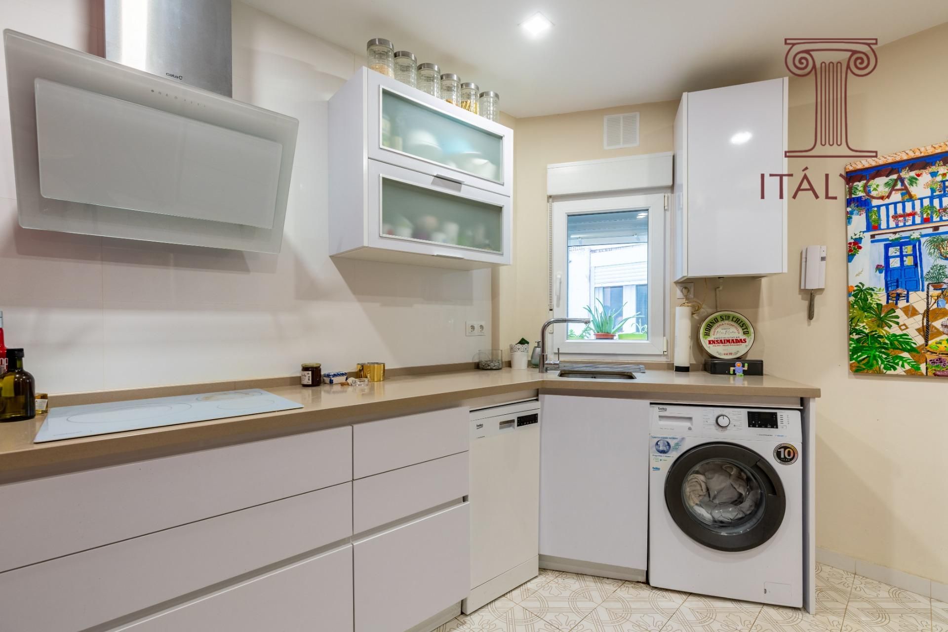 Kitchen of Flat for sale in  Sevilla Capital  with Air Conditioner, Heating and Terrace