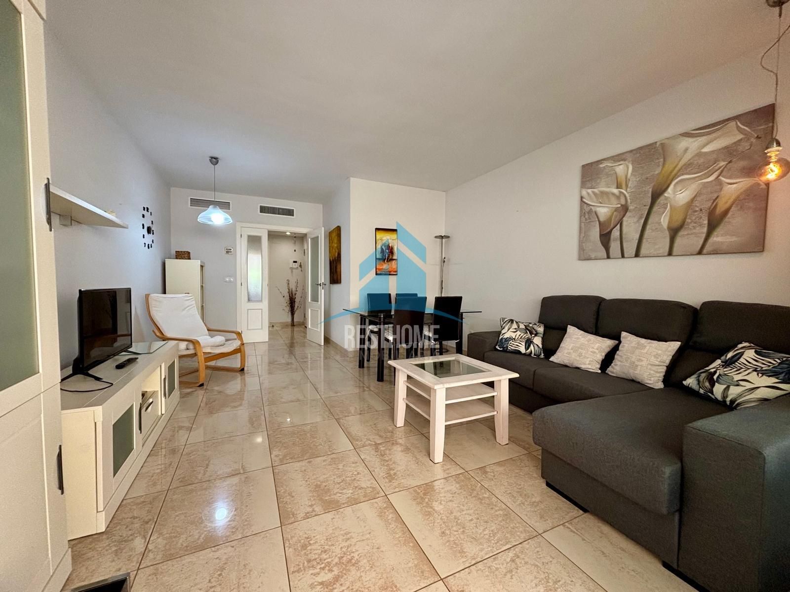 Sala d'estar de Pis de lloguer en Dénia amb Aire condicionat, Calefacció i Jardí privat