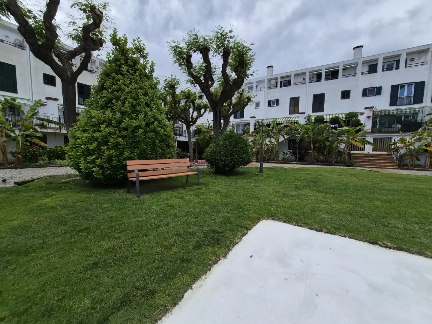 Garten von Einfamilien-Reihenhaus zum Verkauf in Calella mit Klimaanlage, Heizung und Privatgarten