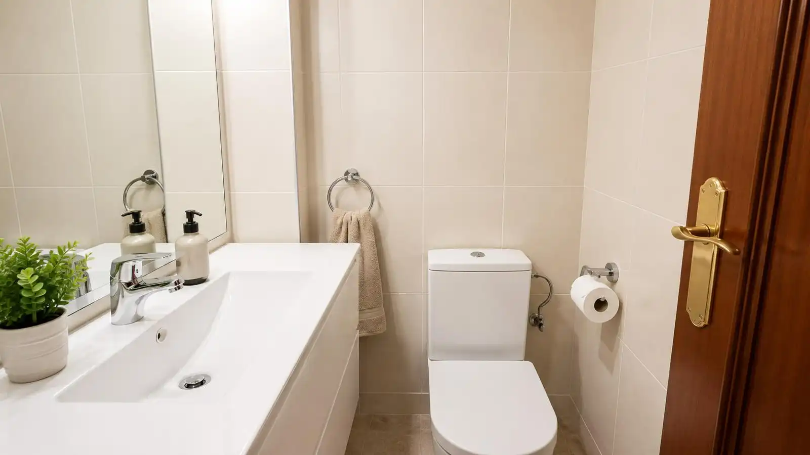 Baño de Dúplex en venta en Badalona con Calefacción, Terraza y Balcón