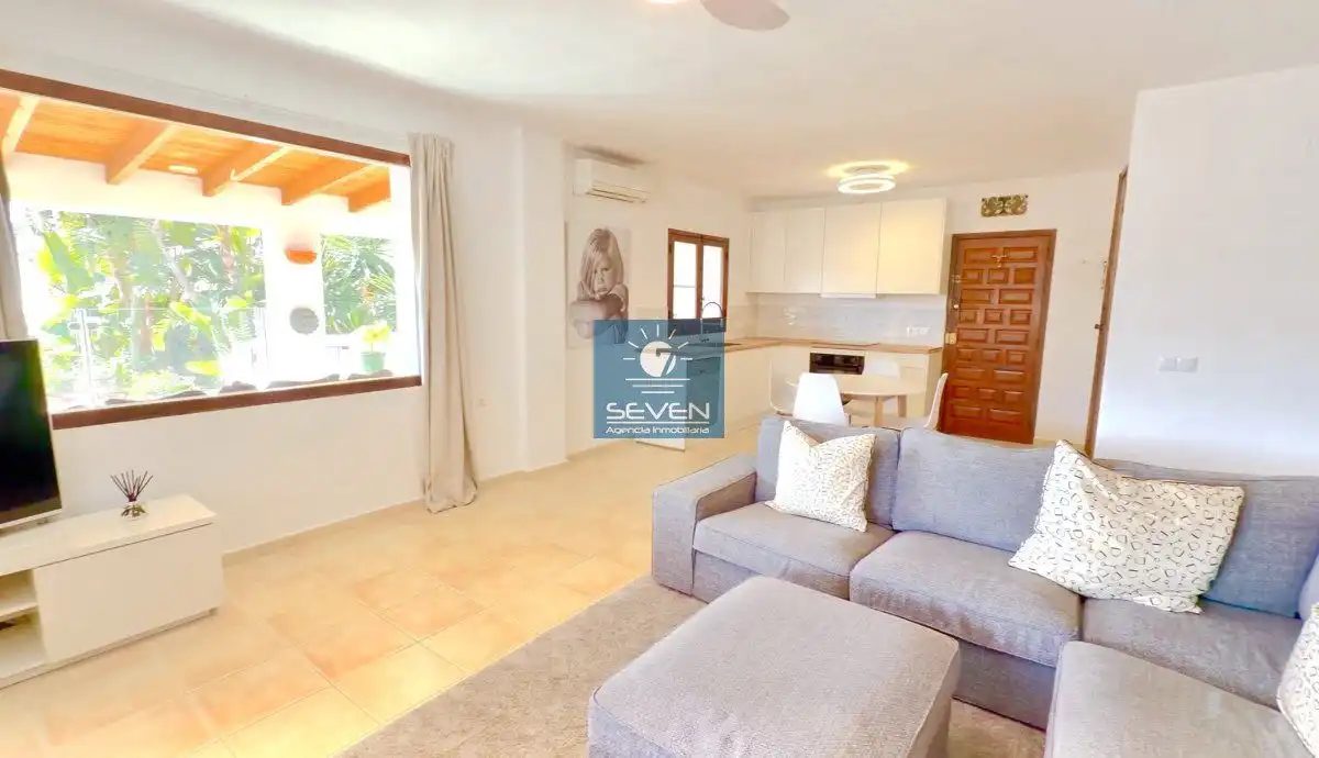 Sala de estar de Casa o chalet en venta en Almuñécar con Aire acondicionado, Calefacción y Jardín privado