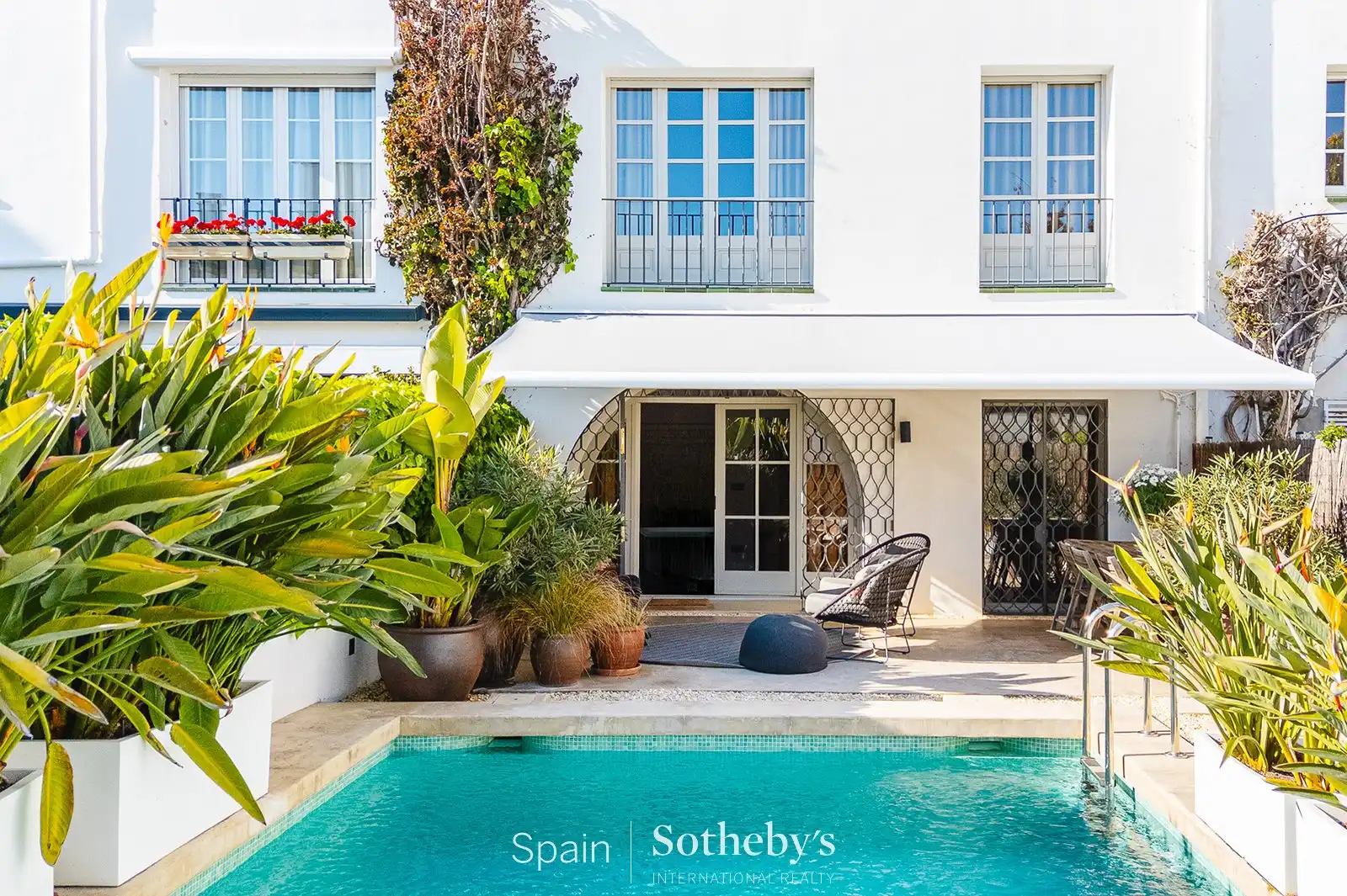 Vista exterior de Casa adosada en venta en Sitges con Aire acondicionado, Calefacción y Jardín privado