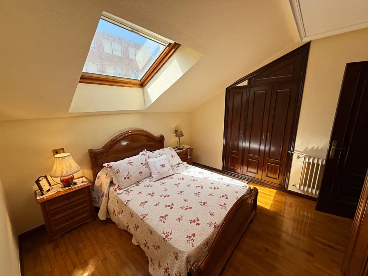 Habitación de Casa adosada en venta en Oviedo  con Calefacción, Jardín privado y Parquet