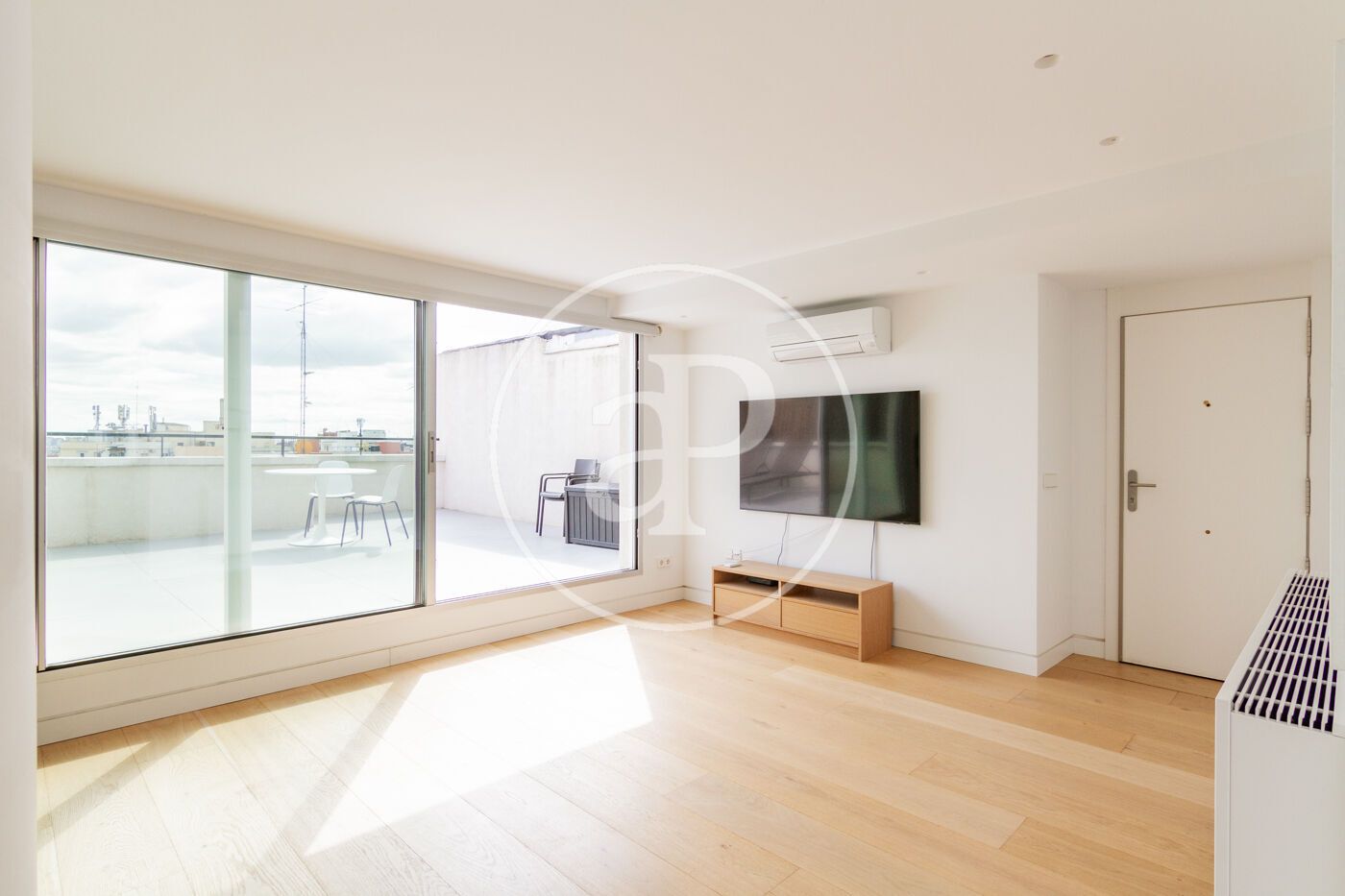 Sala d'estar de Àtic en venda en  Madrid Capital amb Aire condicionat, Calefacció i Terrassa