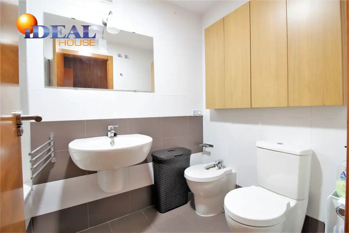 Bathroom of Flat for rent in Maracena  with Heating, Terrace and Furnished