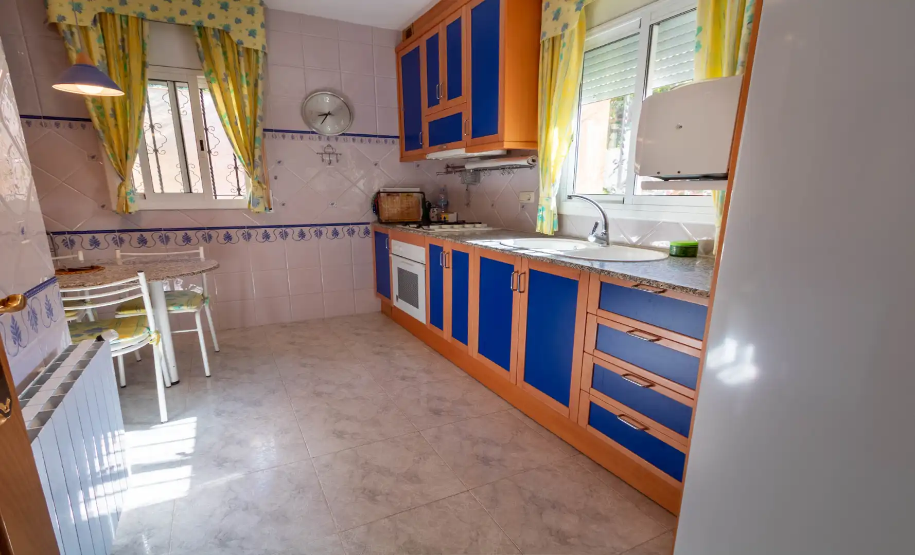 Cuina de Casa o xalet en venda en El Vendrell amb Calefacció, Jardí privat i Terrassa