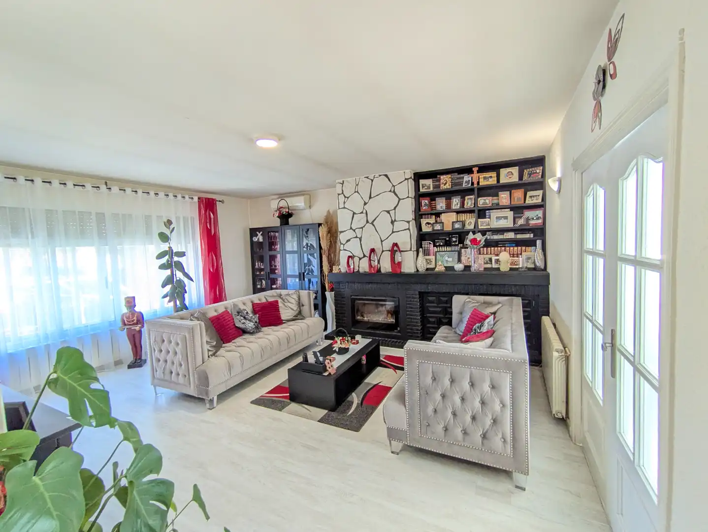 Sala d'estar de Casa o xalet en venda en Galapagar amb Aire condicionat, Calefacció i Jardí privat