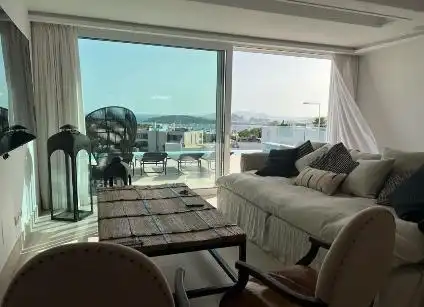 Wohnzimmer von Haus oder Chalet zur Miete in Santa Eulària des Riu mit Klimaanlage, Terrasse und Schwimmbad