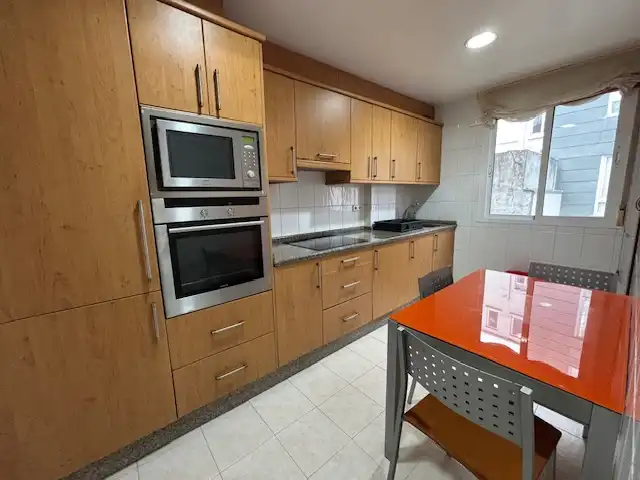 Cuina de Pis en venda en Ferrol amb Calefacció, Parquet i Moblat