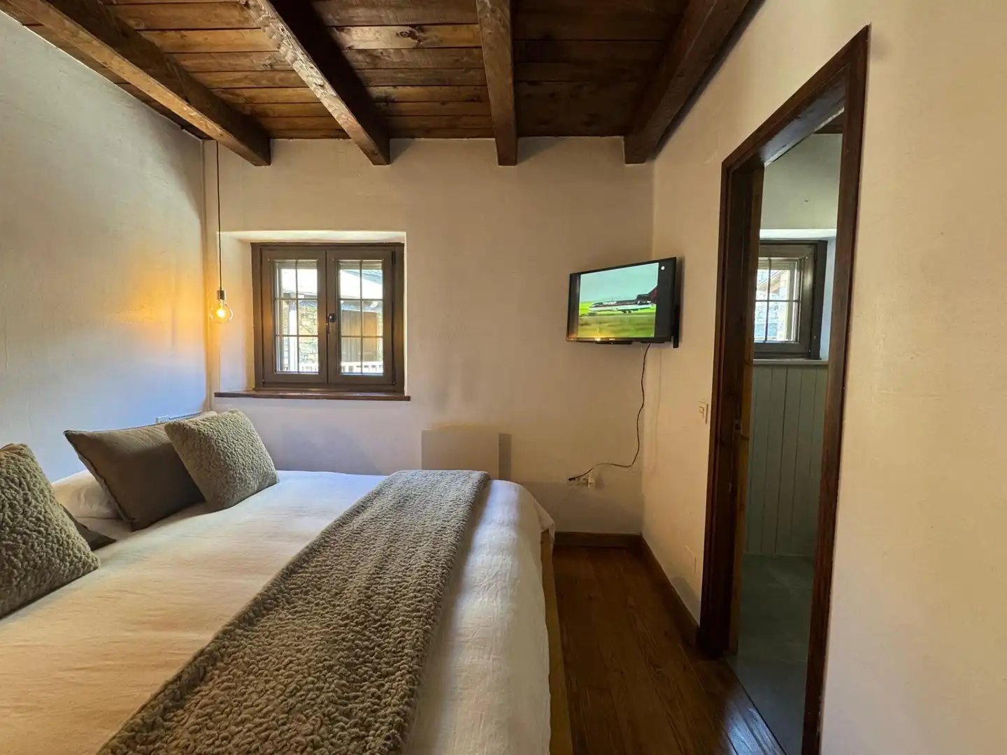 Habitación de Piso en venta en Sahún con Calefacción, Trastero y Amueblado