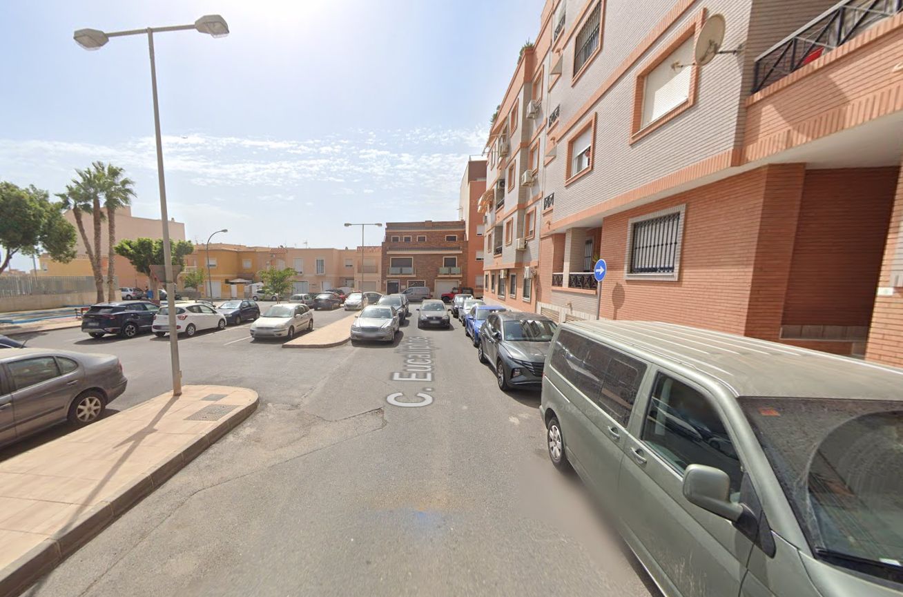 Vista exterior de Pis en venda en Roquetas de Mar