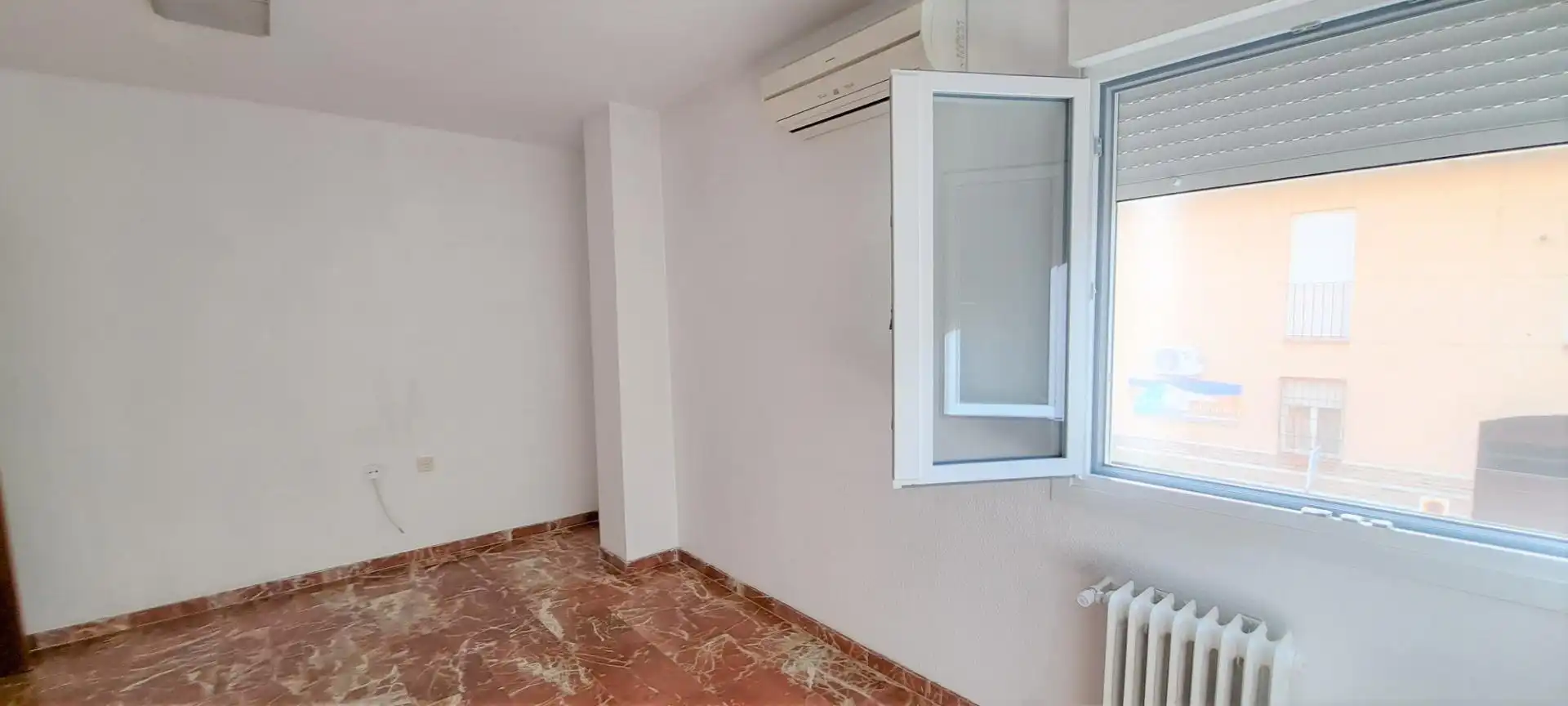 Dormitori de Dúplex de lloguer en Granada amb Aire condicionat i Traster