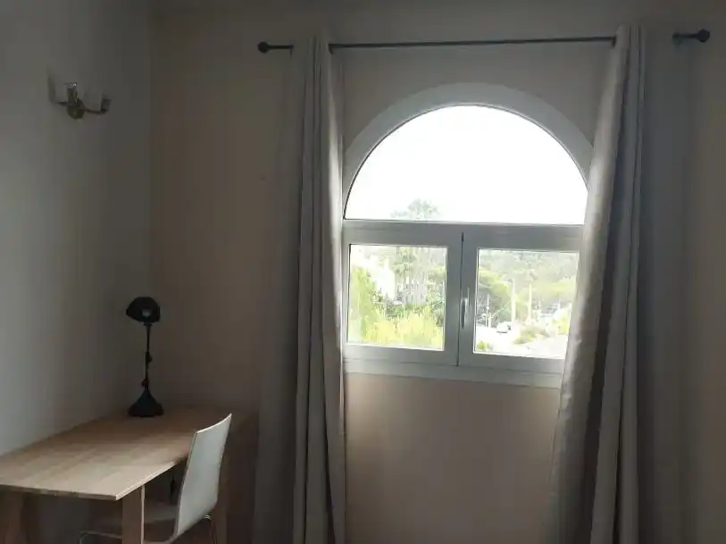 Dormitori de Casa o xalet per a compartir en Olivella amb Jardí privat, Moblat i Balcó