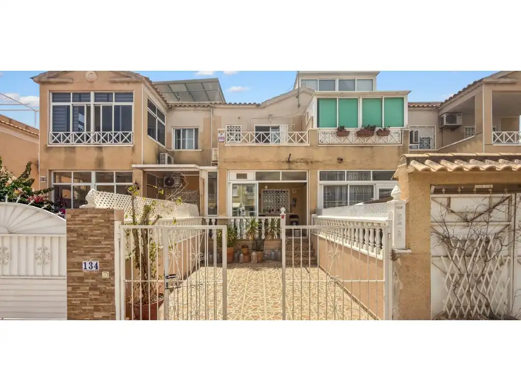 Maison avec balcon à vendre à Calle Pablo Mercader Torregrosa