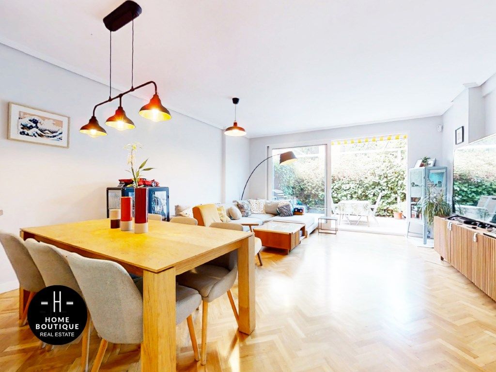 Living room of Single-family semi-detached for sale in  Madrid Capital  with Air Conditioner and Terrace