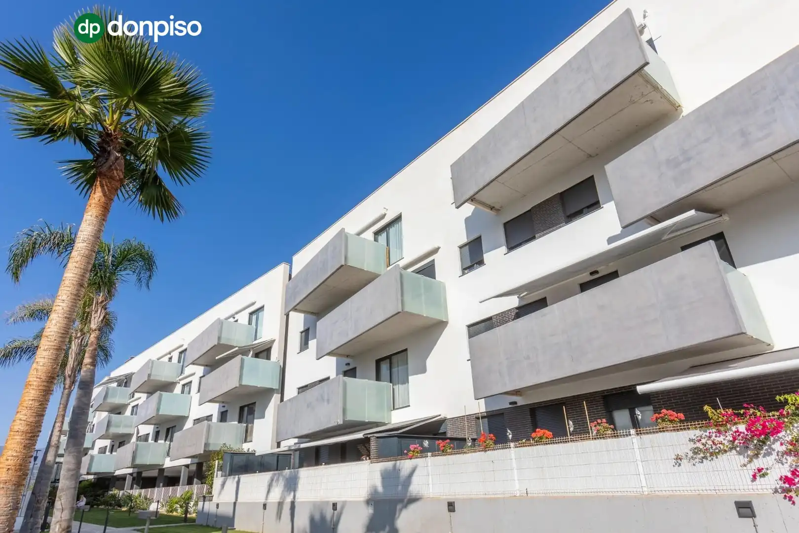 Exterior view of Attic for sale in Salobreña  with Air Conditioner, Terrace and Storage room