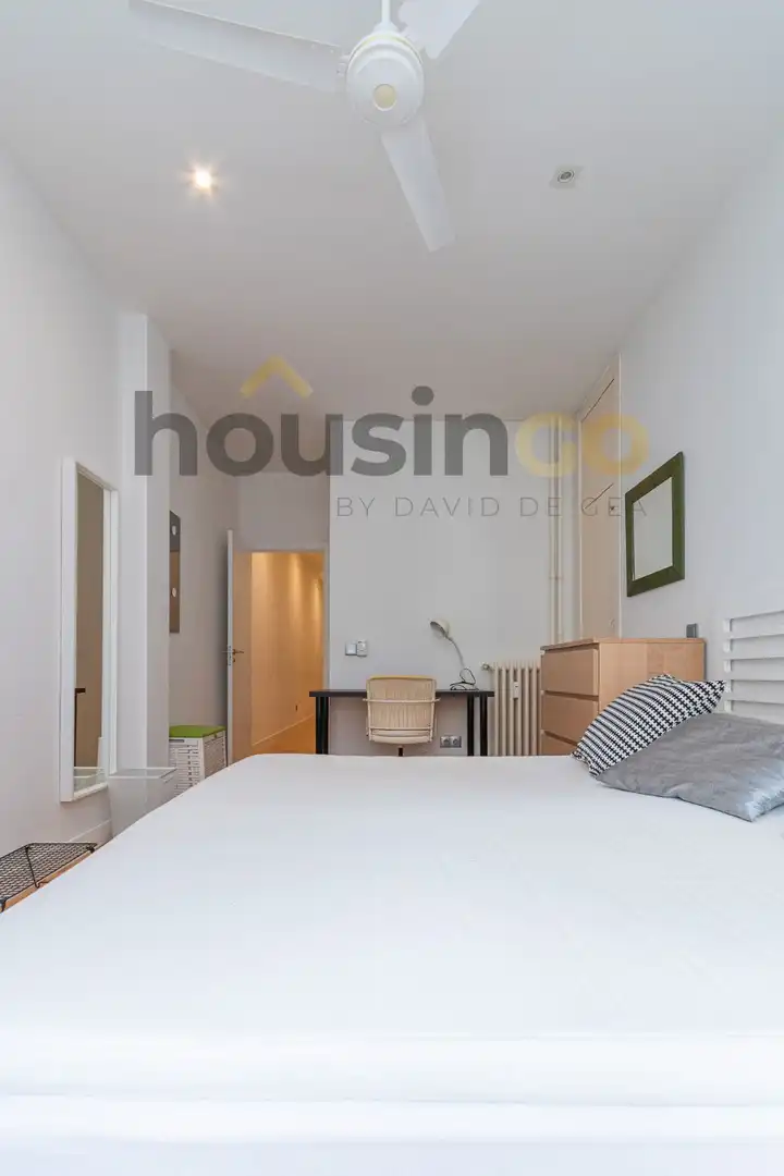 Bedroom of Flat for rent in Chamberí
