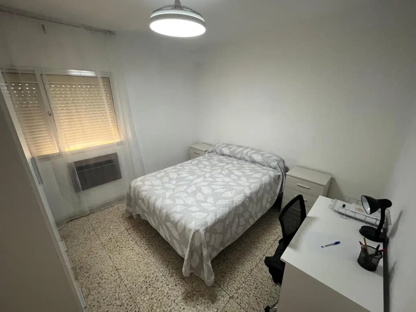 Bedroom of Flat for rent in Sevilla  with Air Conditioner and Furnished