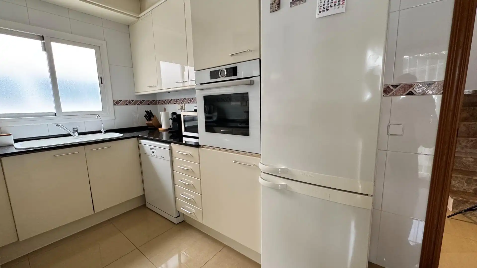 Cuina de Casa adosada en venda en Castell d'Aro, Platja d'Aro i s'Agaró amb Aire condicionat, Calefacció i Jardí privat
