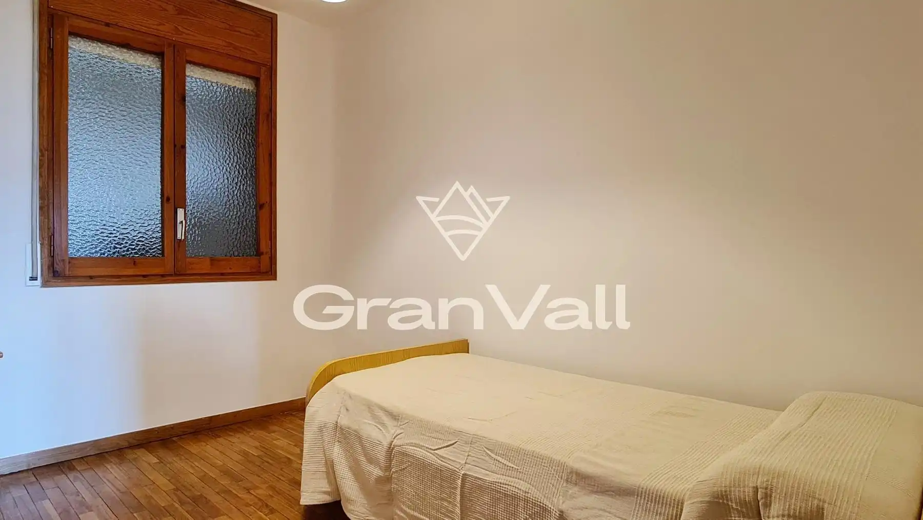 Dormitori de Apartament en venda en Puigcerdà amb Calefacció, Parquet i Terrassa