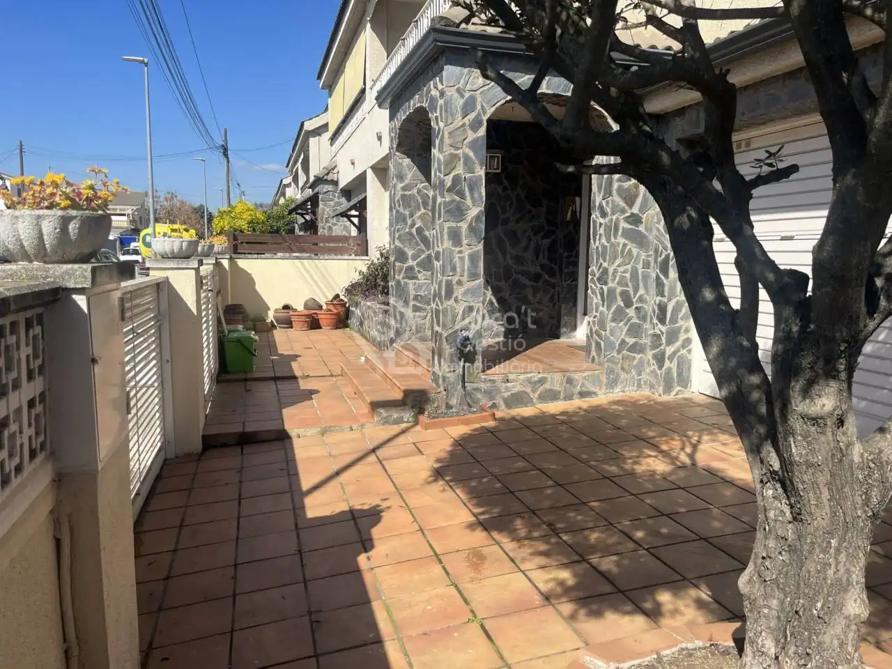 Vista exterior de Casa adosada en venda en Palau-solità i Plegamans amb Aire condicionat, Calefacció i Jardí privat