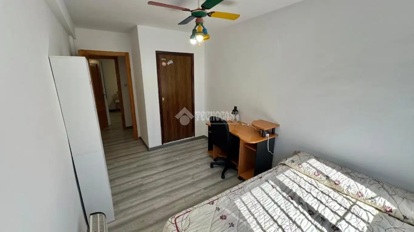 Habitación de Piso de alquiler en Granada con Amueblado