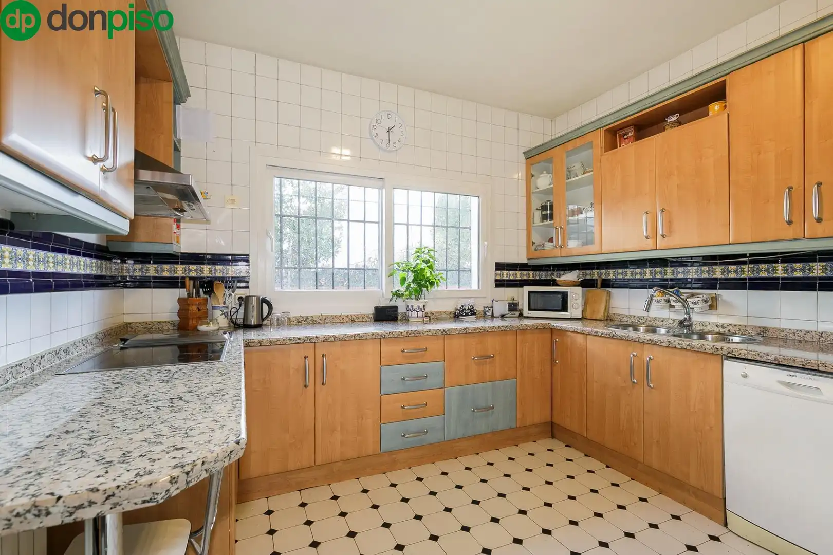 Kitchen of Houses for sale in Granada