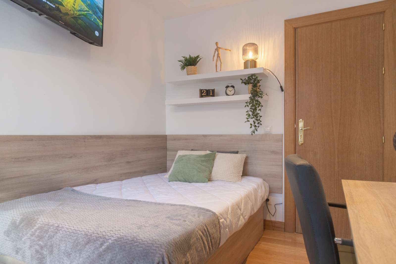 Bedroom of Flat to share in  Madrid Capital  with Air Conditioner and Terrace