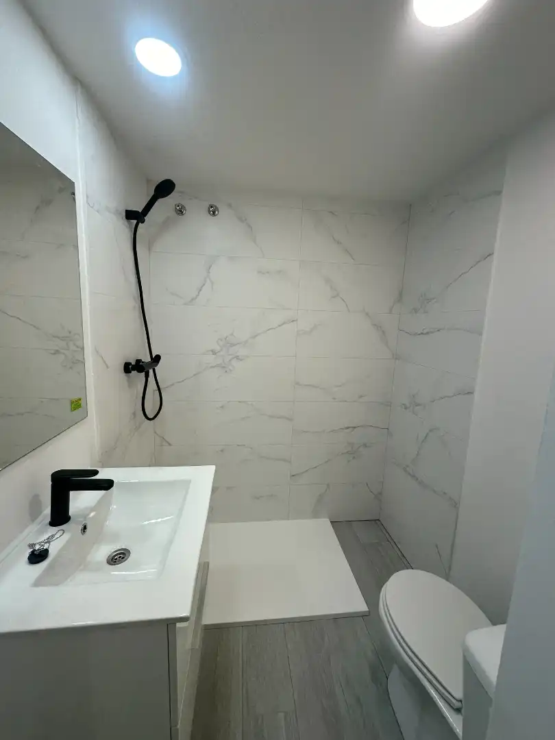 Baño de Piso en venta en Valencia con Parquet, Terraza y Balcón