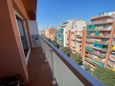 Pis amb balcó en venda a Avinguda de Madrid
