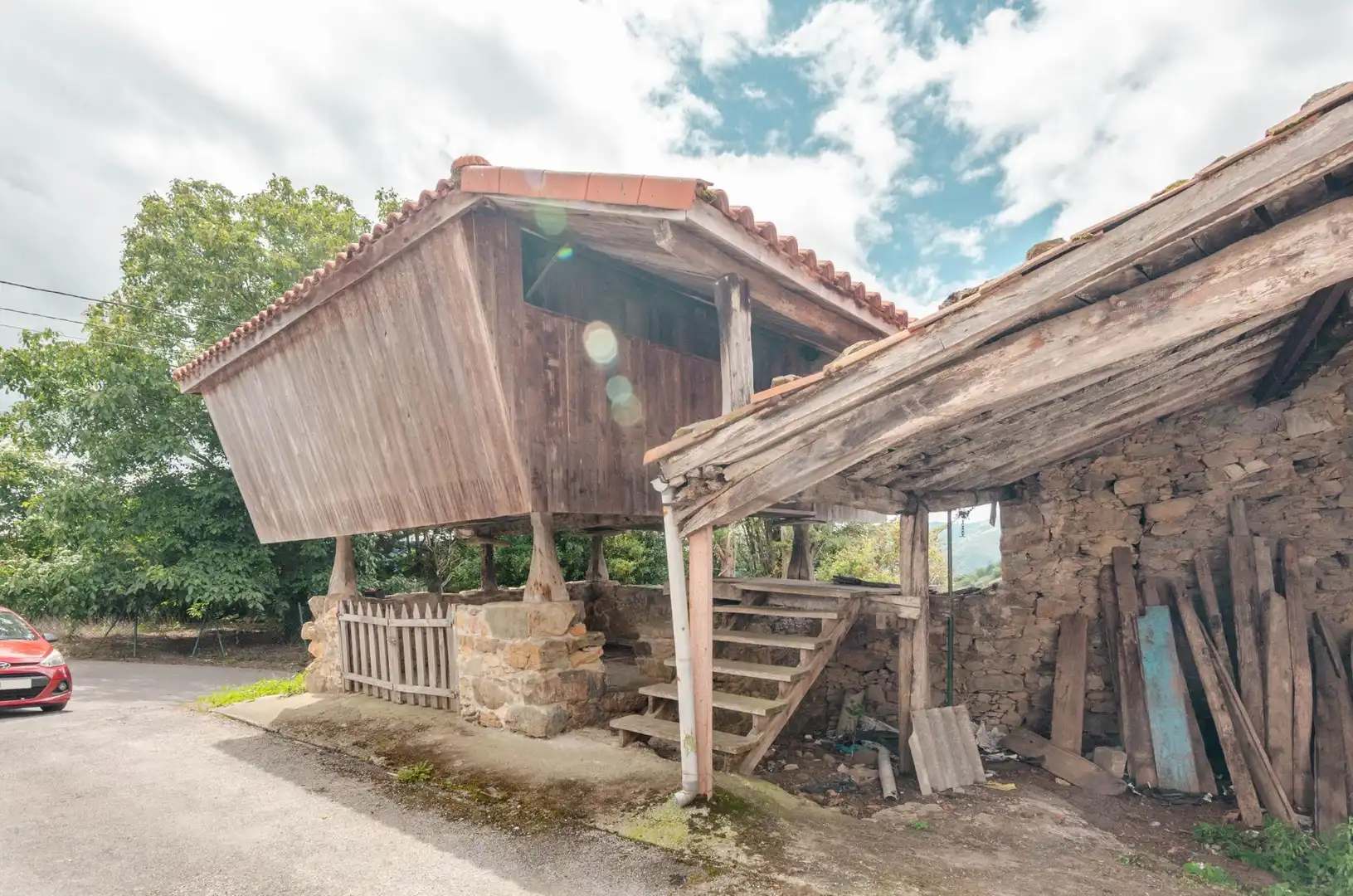 Vista exterior de Casa o xalet en venda en Valdés - Luarca amb Calefacció, Jardí privat i Terrassa