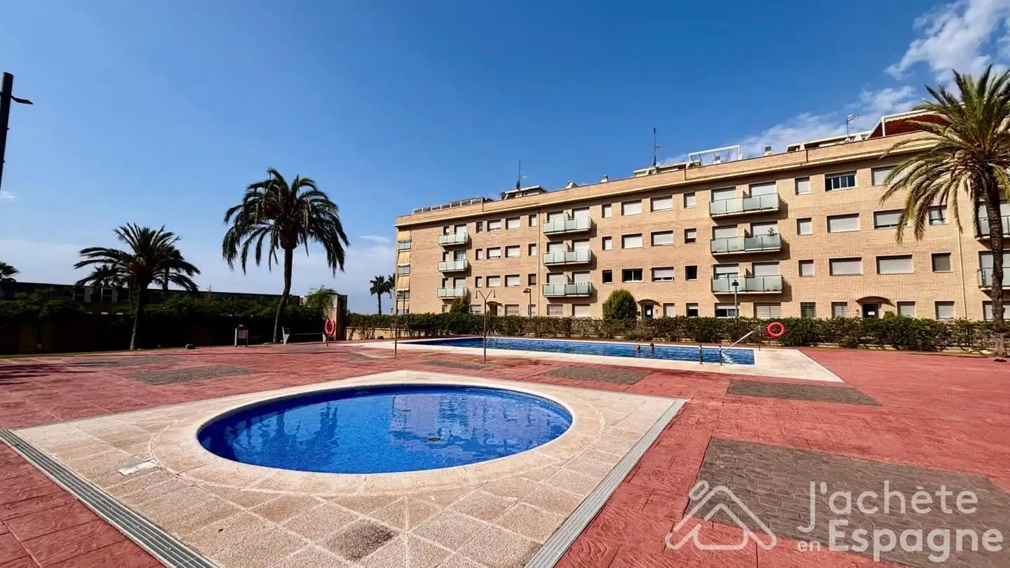 Piscina de Dúplex en venda en Cubelles amb Aire condicionat, Terrassa i Traster