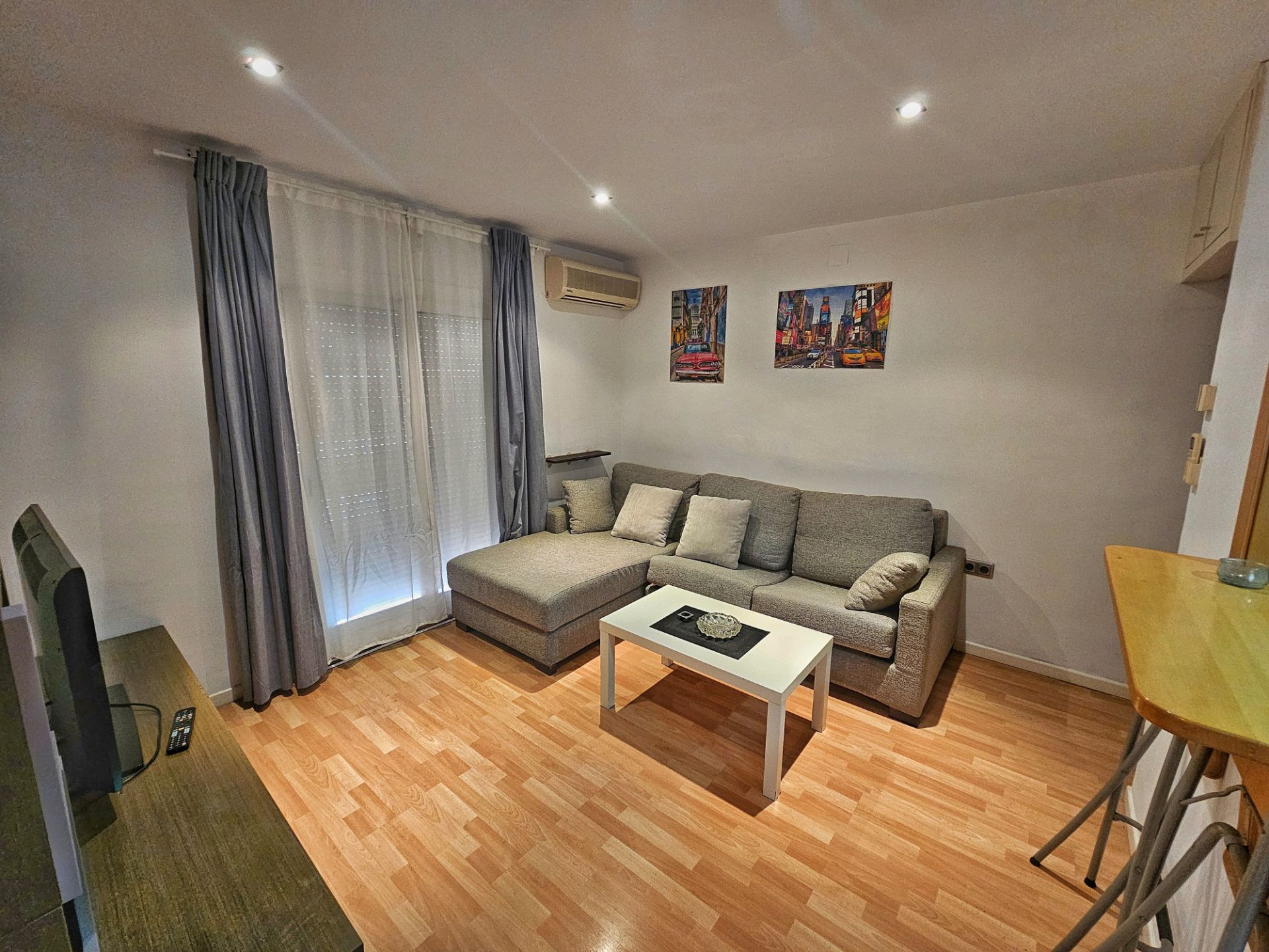 Living room of Attic for sale in Cerdanyola del Vallès  with Air Conditioner, Heating and Parquet flooring