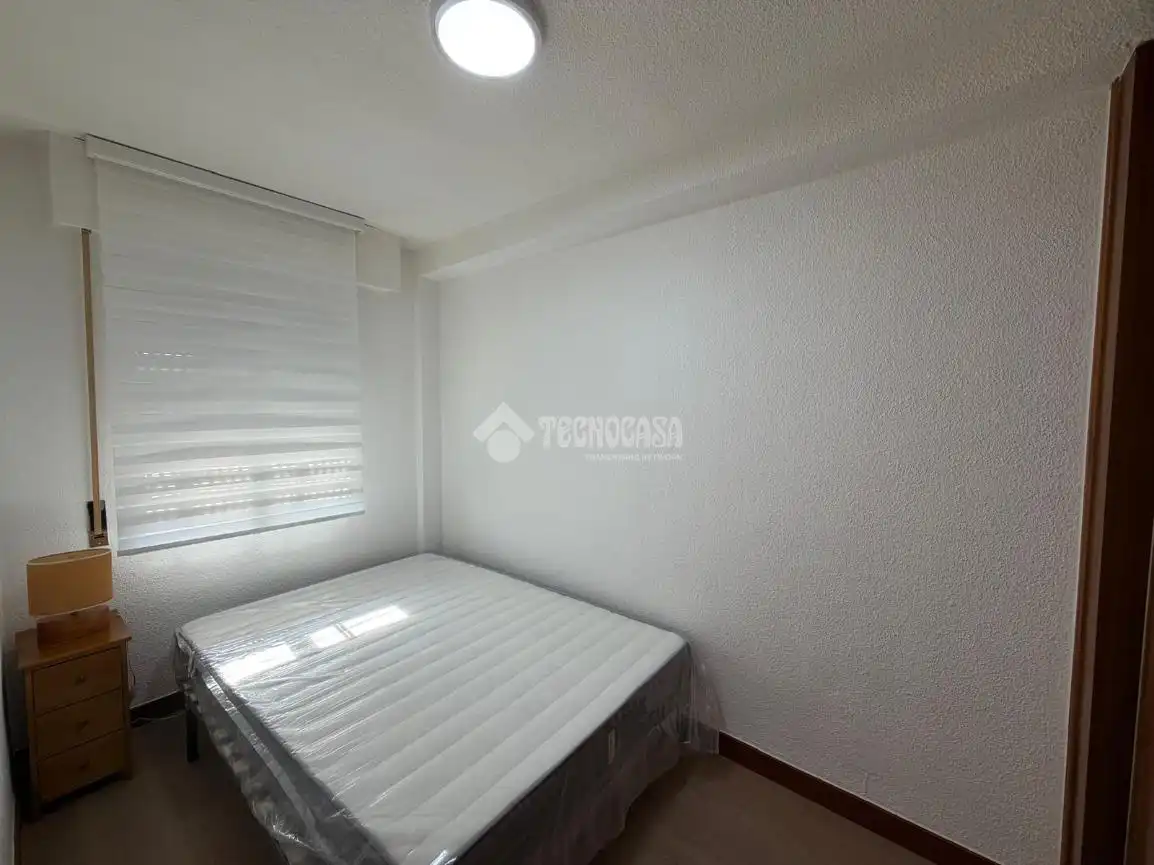 Dormitori de Pis de lloguer en Madrid amb Aire condicionat i Terrassa